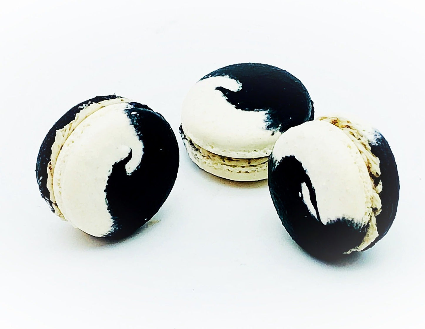 6 Pack Grass Jelly French Macarons | Perfect for your next celebratory events. - Macaron Centrale