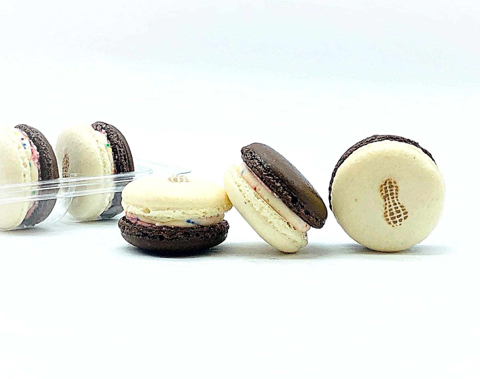 6 Pack Peanut Sundae French Macarons - Macaron Centrale