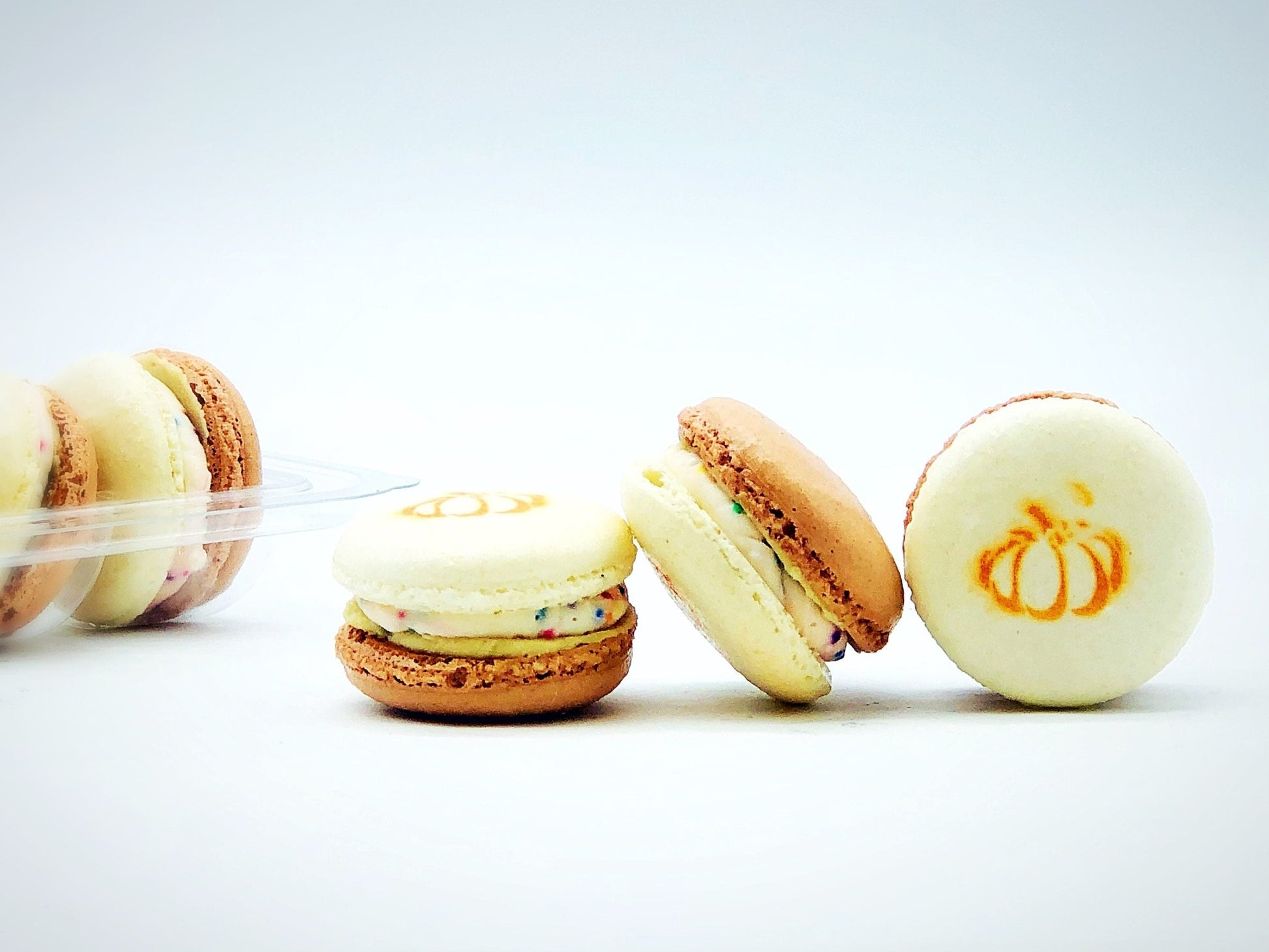 6 Pack Pumpkin Sundae French Macarons - Macaron Centrale