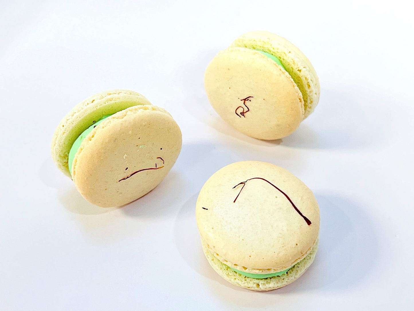 6 Pack Saffron Pistachio French Macaron - Macaron Centrale