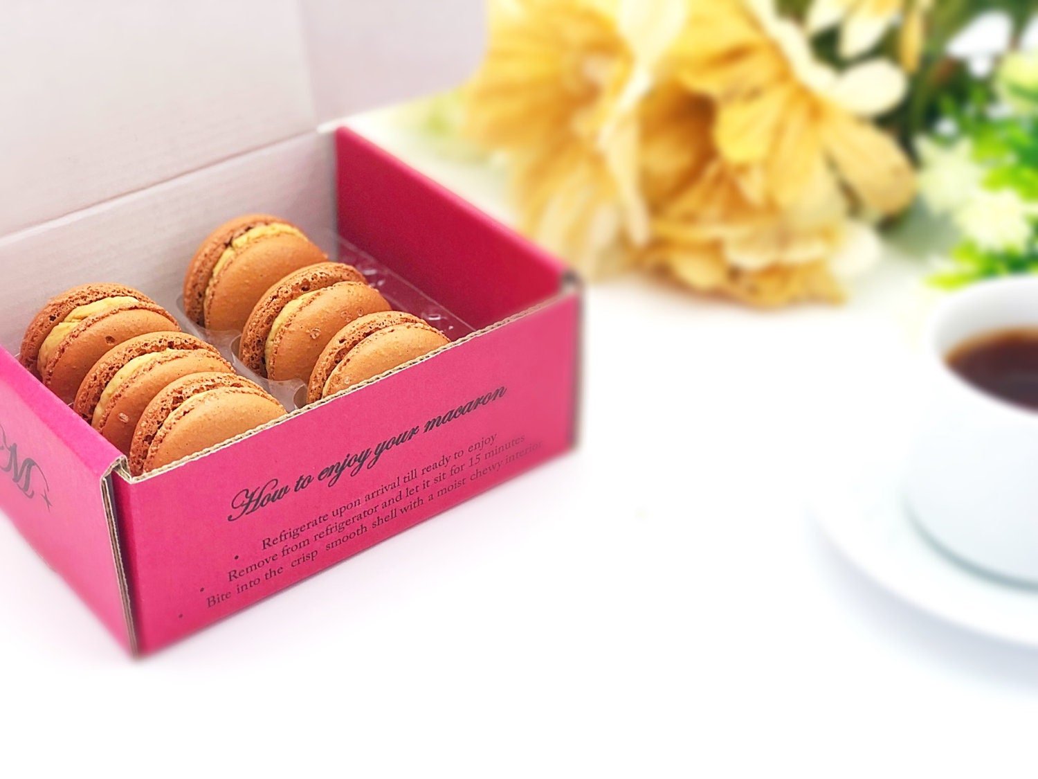 6 Pack salted caramel macarons - Macaron Centrale