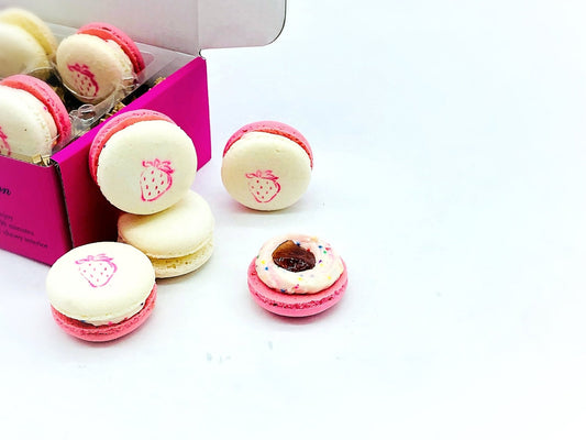 6 Pack Strawberry Sundae French Macarons - Macaron Centrale