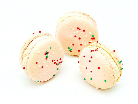 6 Strawberry Gingerbread French Macarons - Macaron Centrale