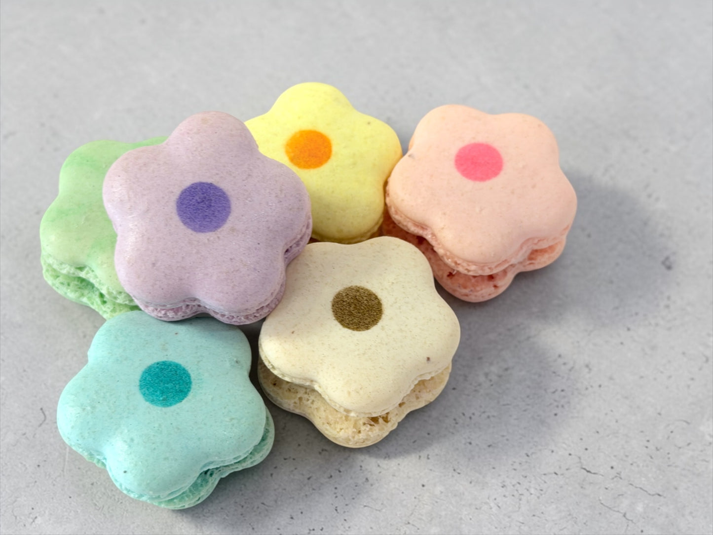 6-Pack Flowered Macaron Assortment (Minimum 4 Sets)