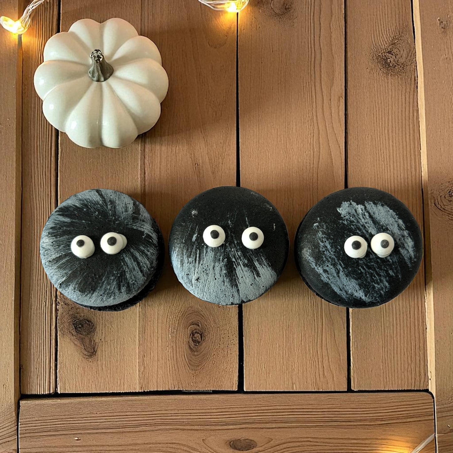 👀 Pee-Ka-Boo French Macarons