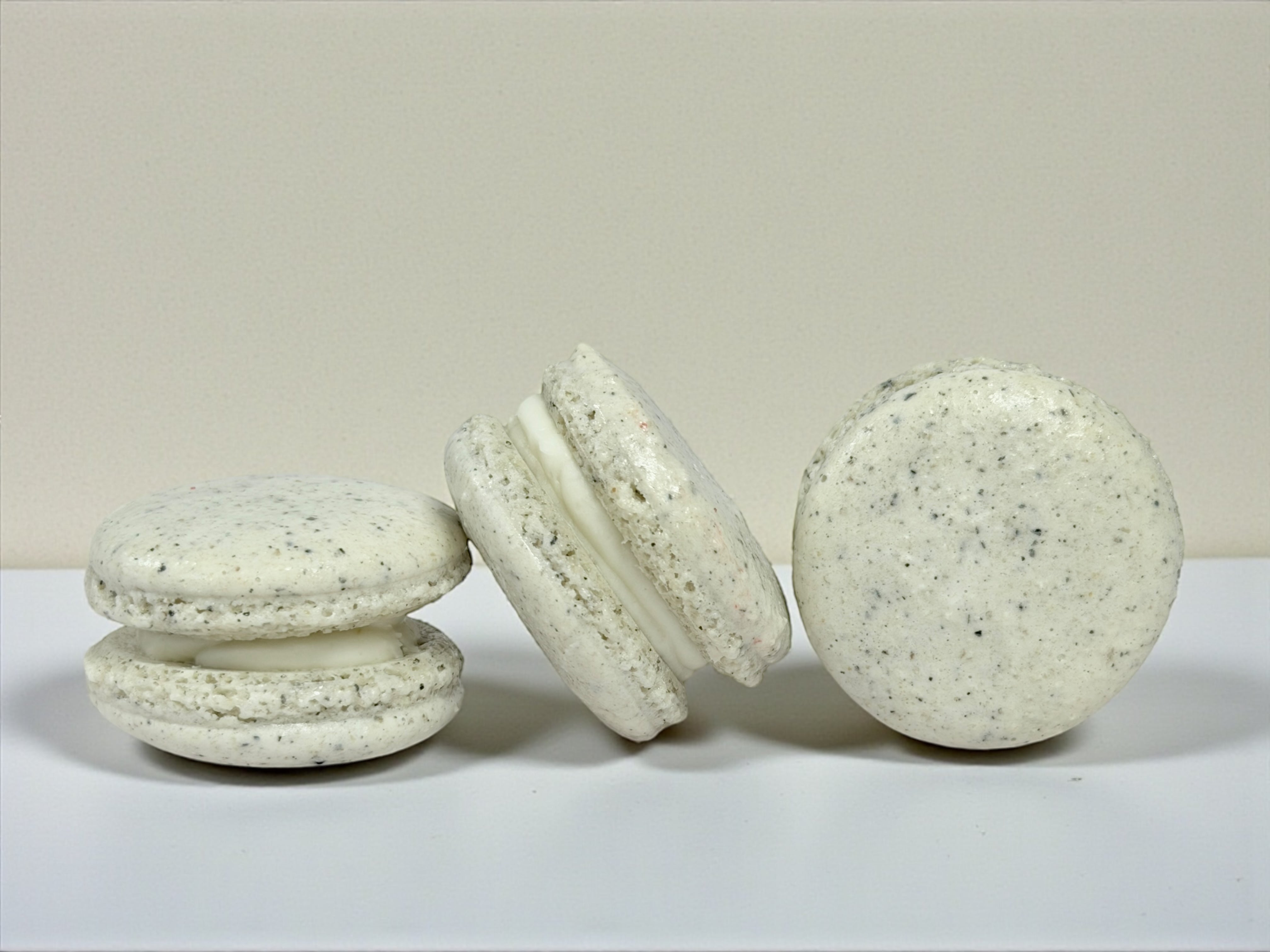 6 Pack Sesame Mochi French Macaron - Macaron Centrale
