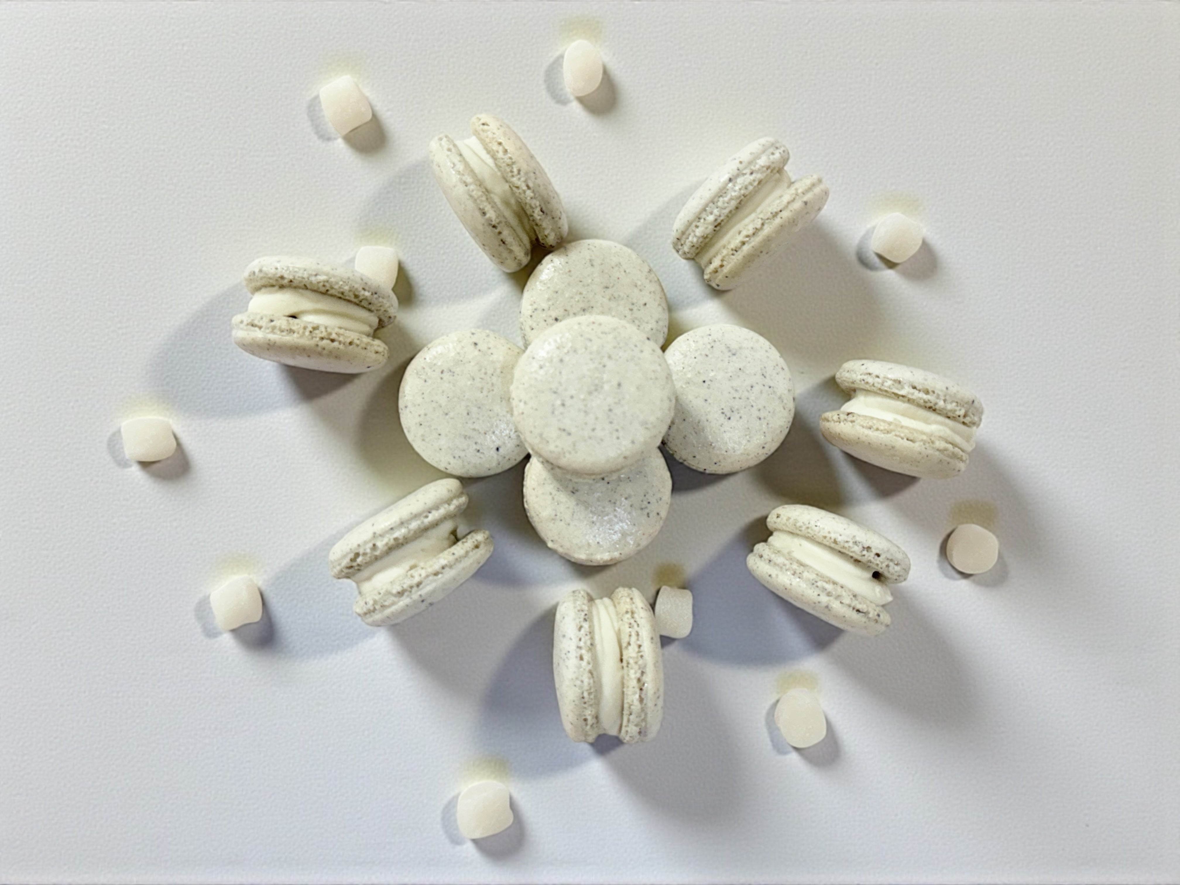 6 Pack Sesame Mochi French Macaron - Macaron Centrale