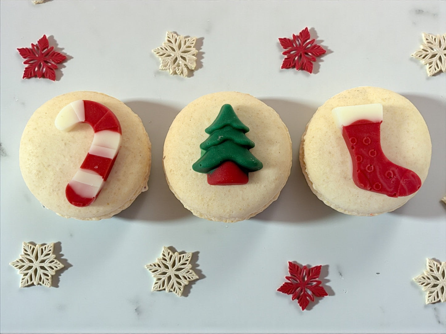 Holiday Cheer Chocolate Charm Macaron | Gift Ready Pack