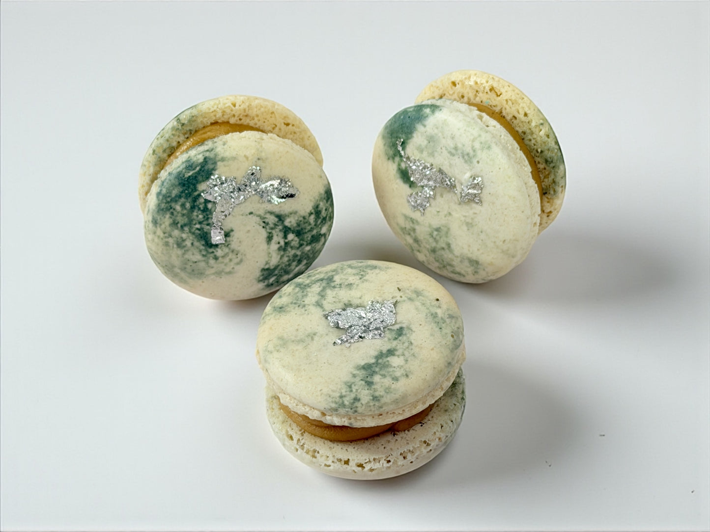 6 Pakc Kaju Katli Cream & Pistachio Macarons