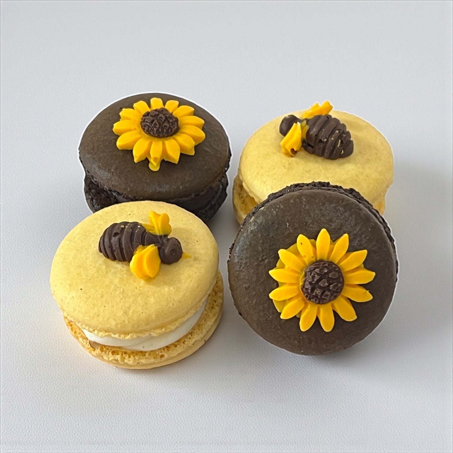 Buzzing Bloom Macaron Set