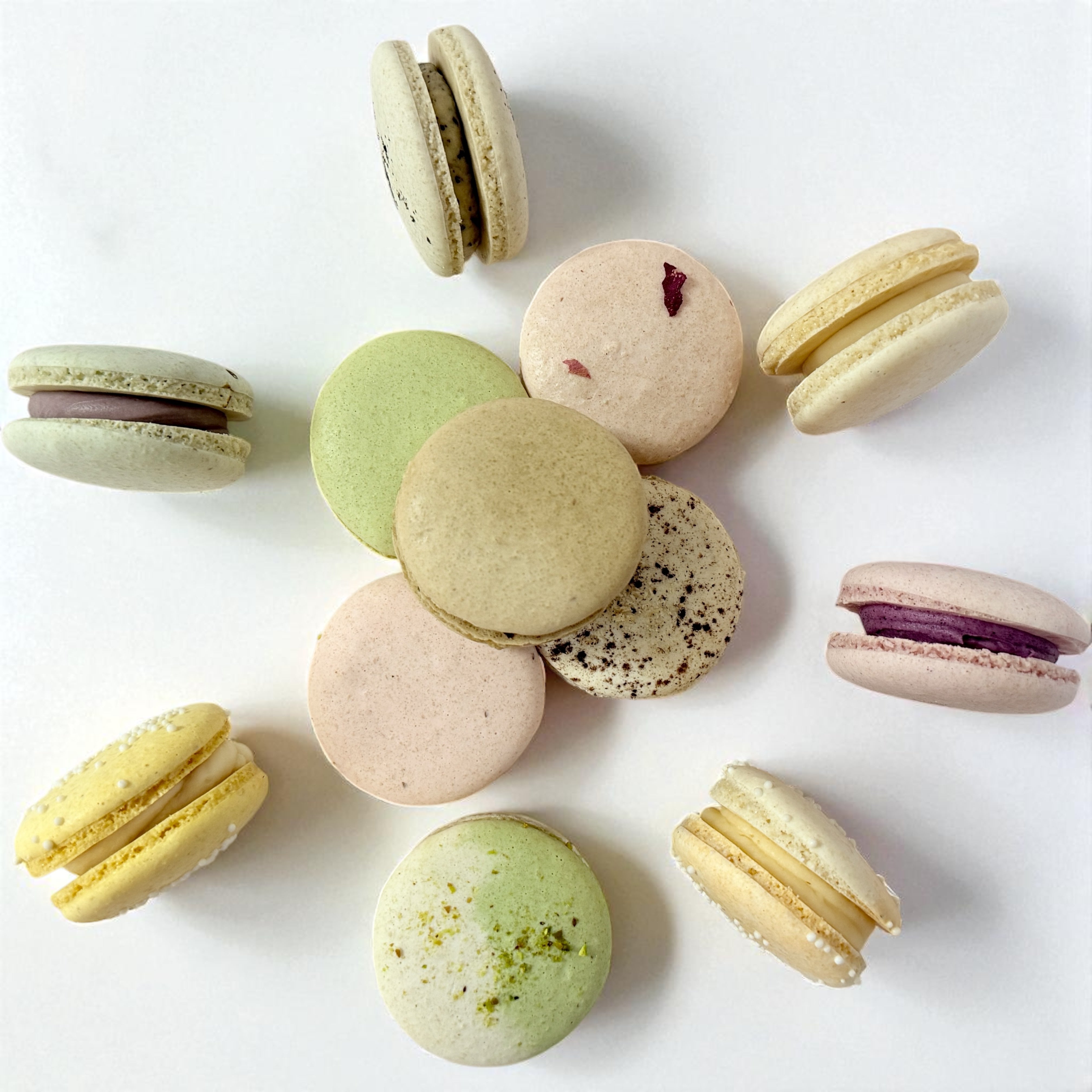 12 Naturally Vegan Surprise Me Assortment Macaron Set – Macaron