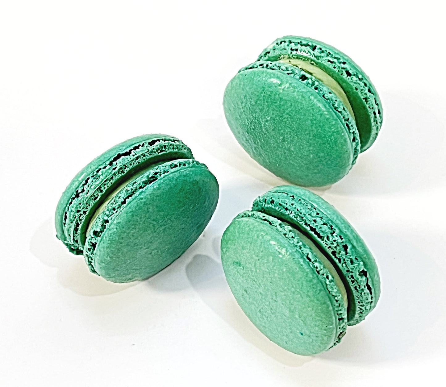 Butterbeer Ganache Lavender French Macarons | Perfect for your next holiday feast. - Macaron Centrale