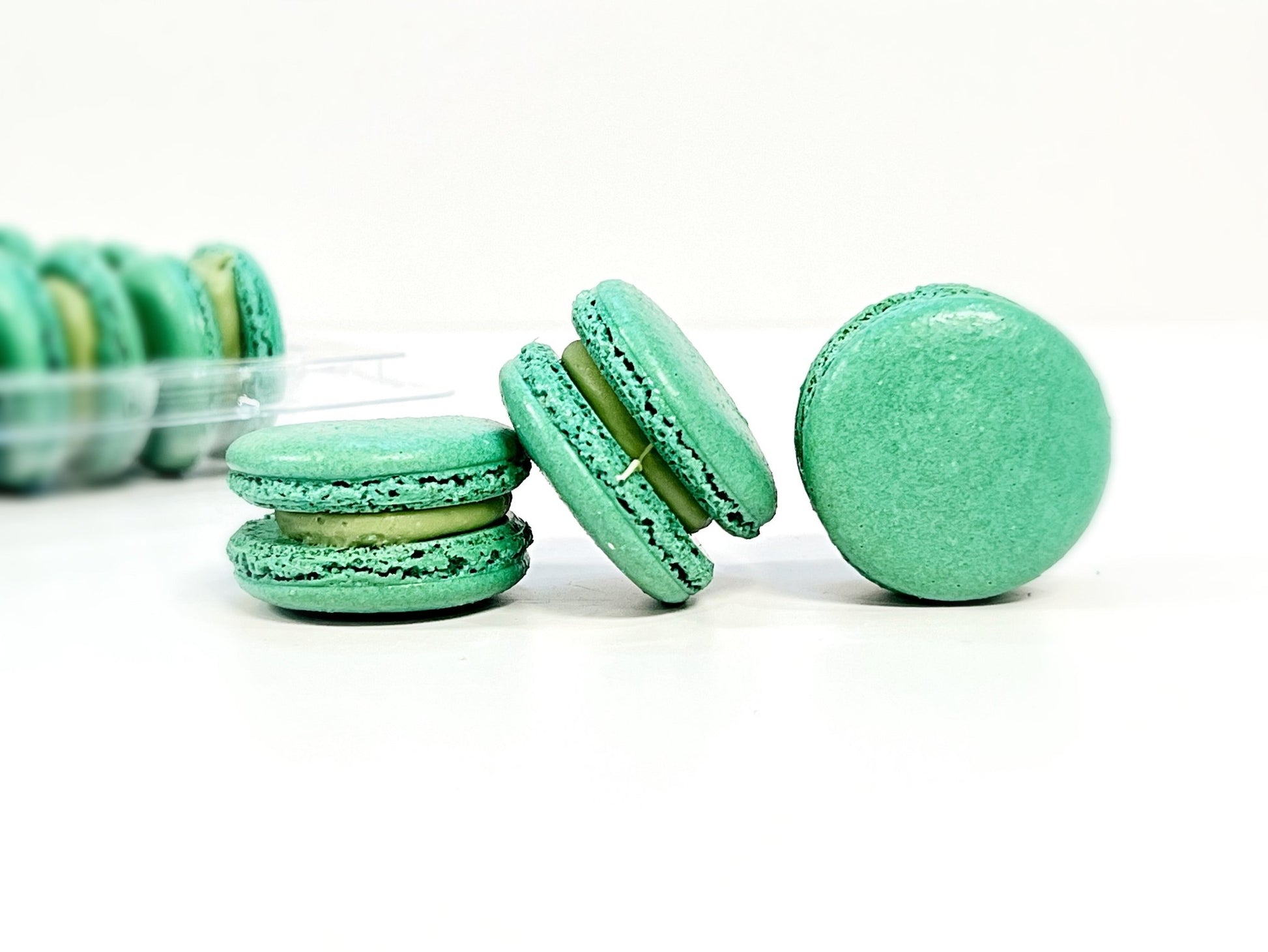 Butterbeer Ganache Lavender French Macarons | Perfect for your next holiday feast. - Macaron Centrale