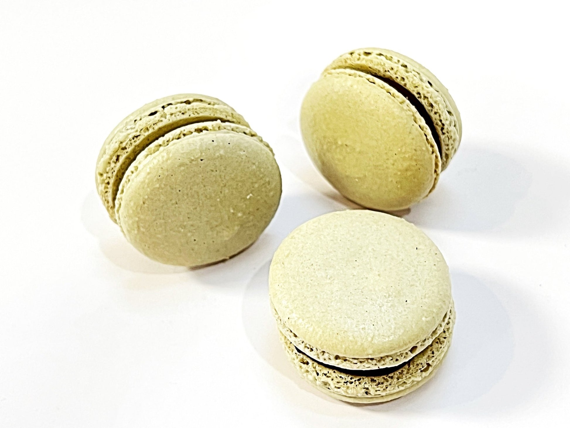 Chocolate and Blackcurrant Macarons| Perfect for your next holiday feast. - Macaron Centrale