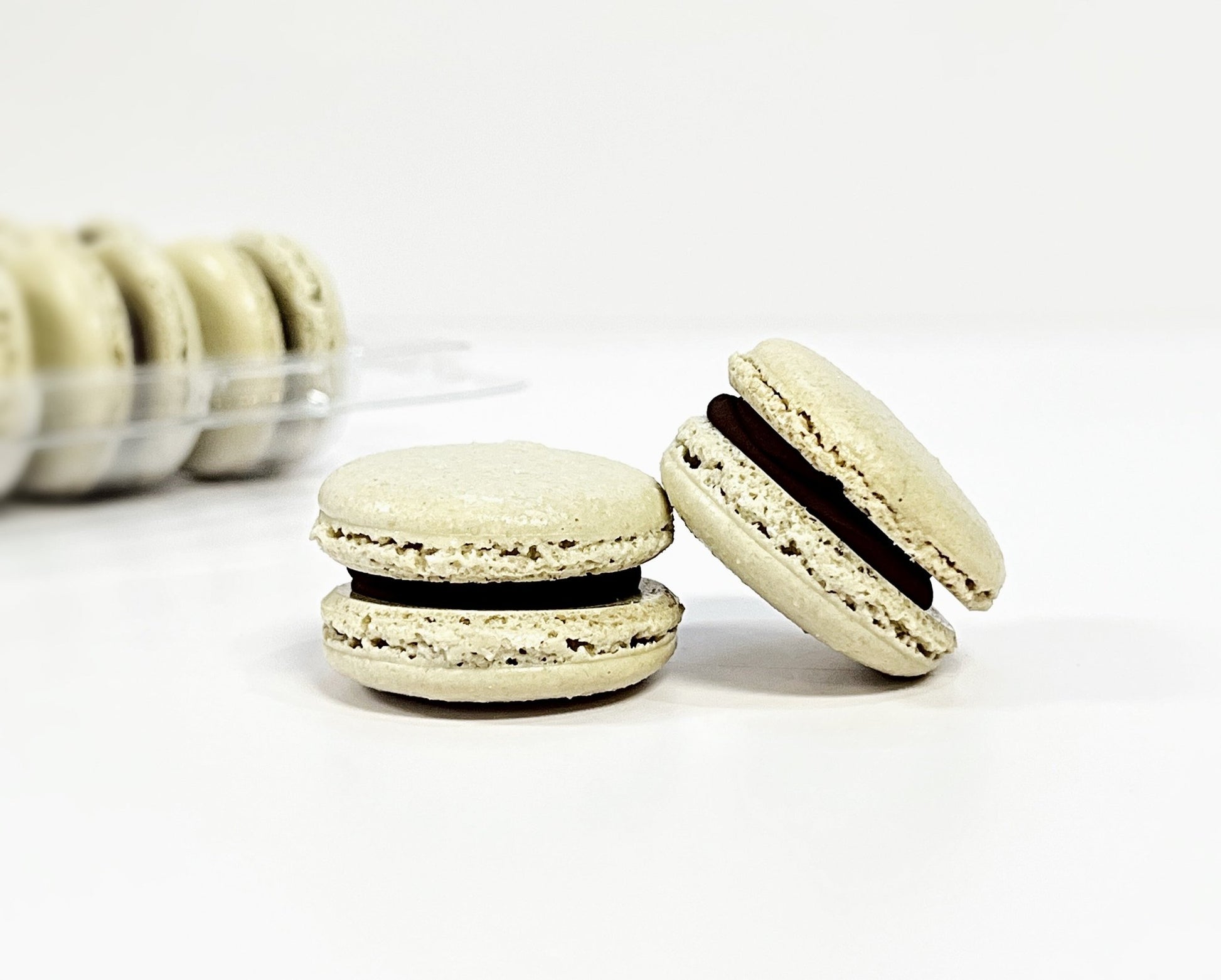 Chocolate and Blackcurrant Macarons| Perfect for your next holiday feast. - Macaron Centrale