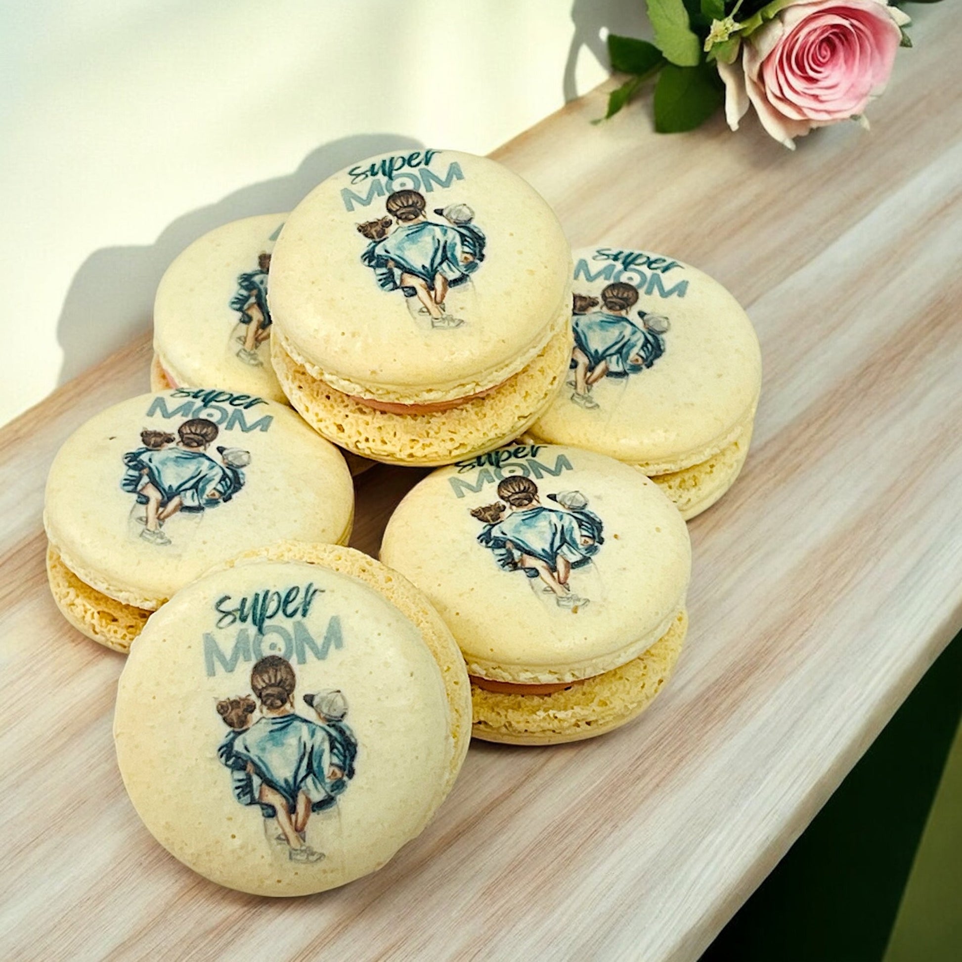 Customizable Super Mom Macarons Set | Available in 6 & 12 Pack - Macaron CentraleMother's Day6 Pack