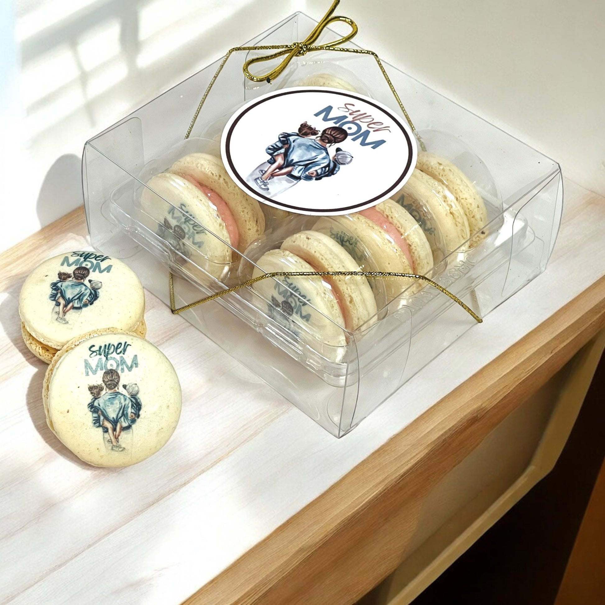 Customizable Super Mom Macarons Set | Available in 6 & 12 Pack - Macaron CentraleMother's Day6 Pack
