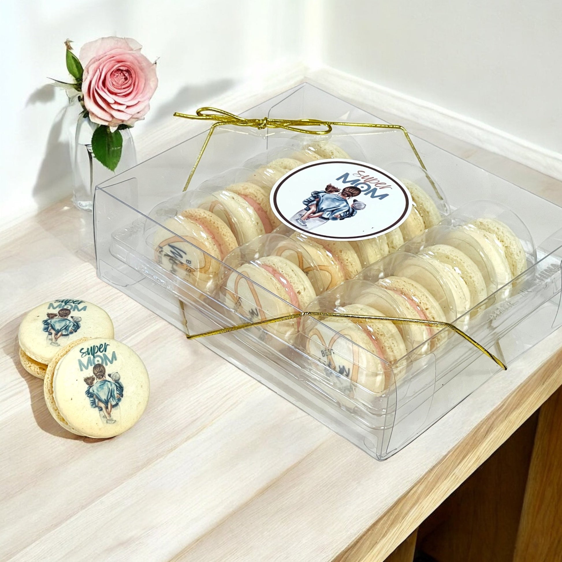 Customizable Super Mom Macarons Set | Available in 6 & 12 Pack - Macaron CentraleMother's Day6 Pack