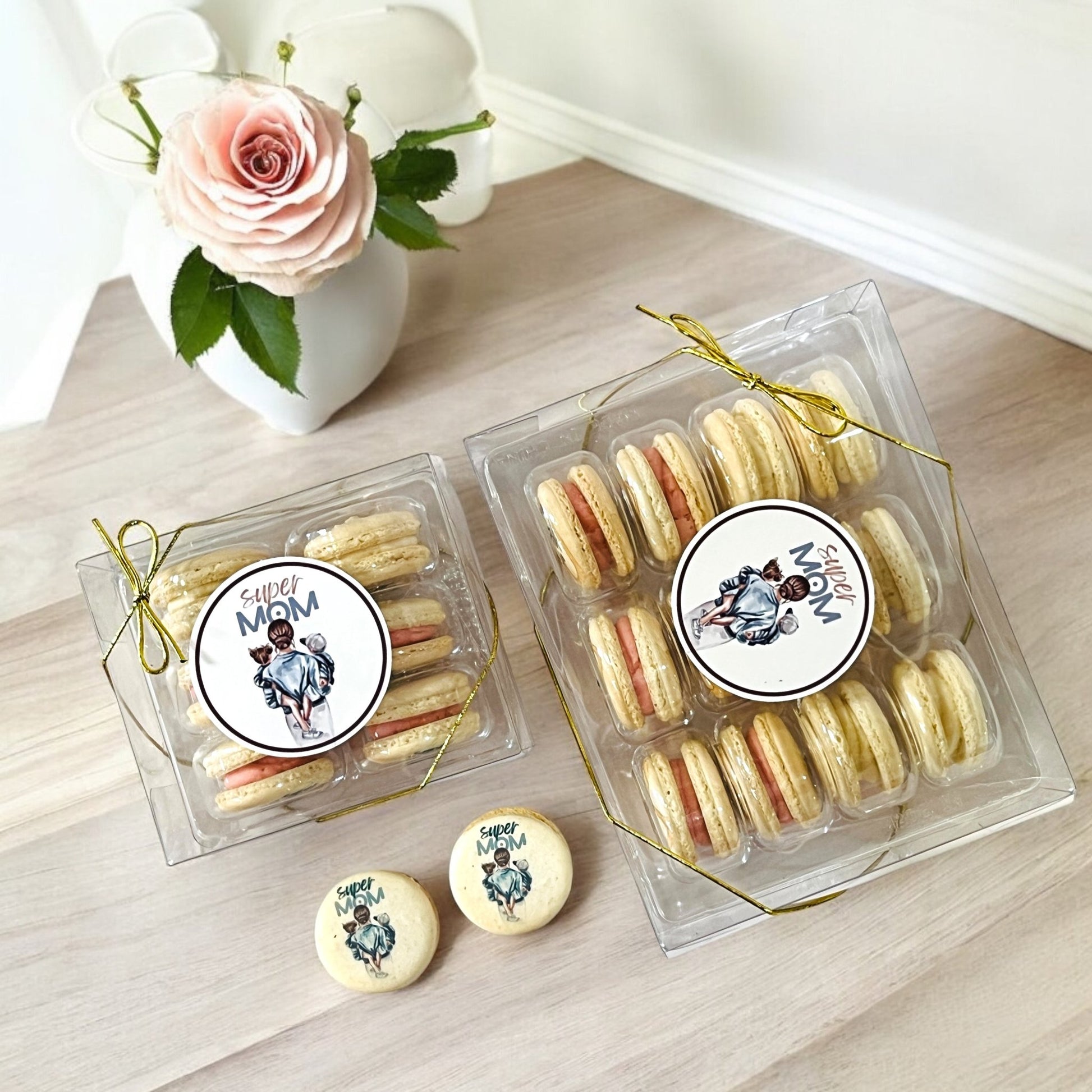 Customizable Super Mom Macarons Set | Available in 6 & 12 Pack - Macaron CentraleMother's Day6 Pack