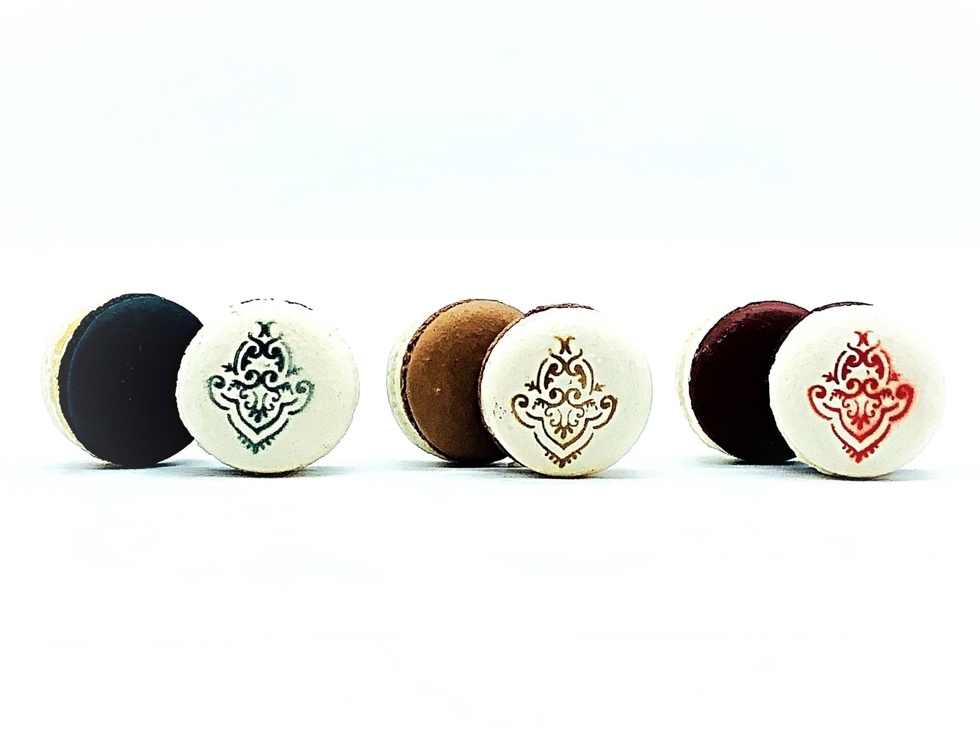 French Lace Macarons | Available in 6, 12 or 24 Pack - Macaron CentraleBlack & White6 Pack