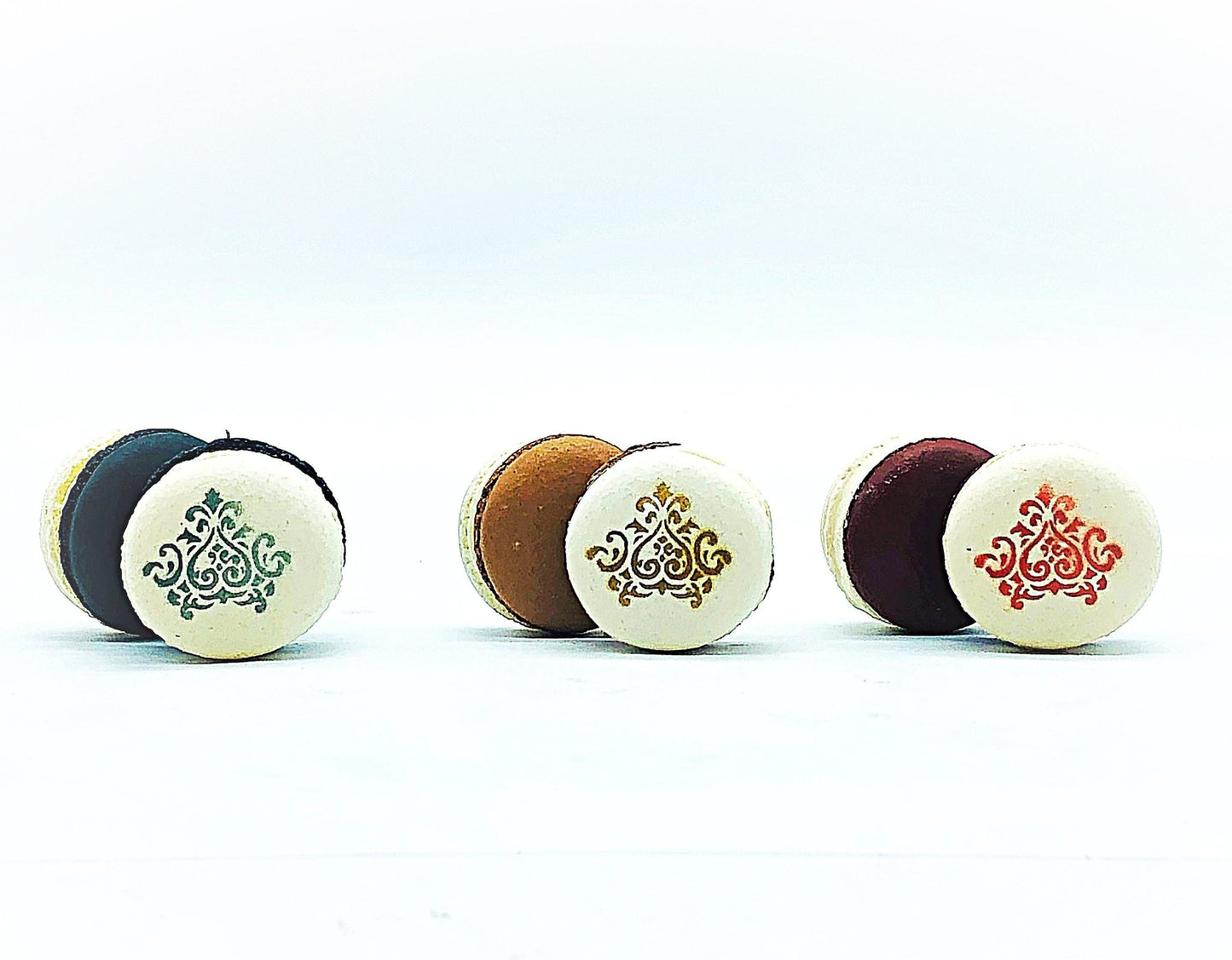 French Lace Macarons | Available in 6, 12 or 24 Pack - Macaron CentraleBlack & White6 Pack