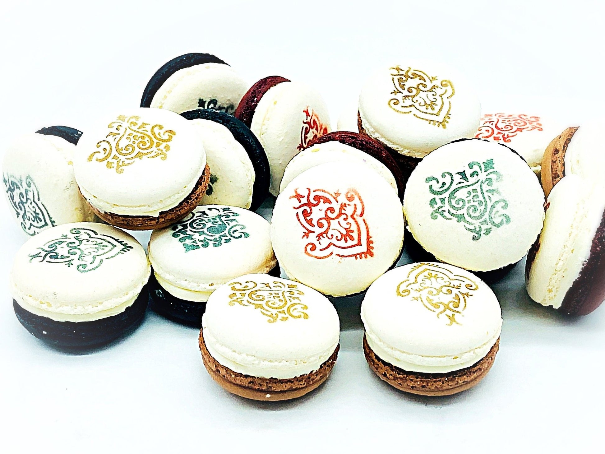 French Lace Macarons | Available in 6, 12 or 24 Pack - Macaron CentraleBlack & White6 Pack