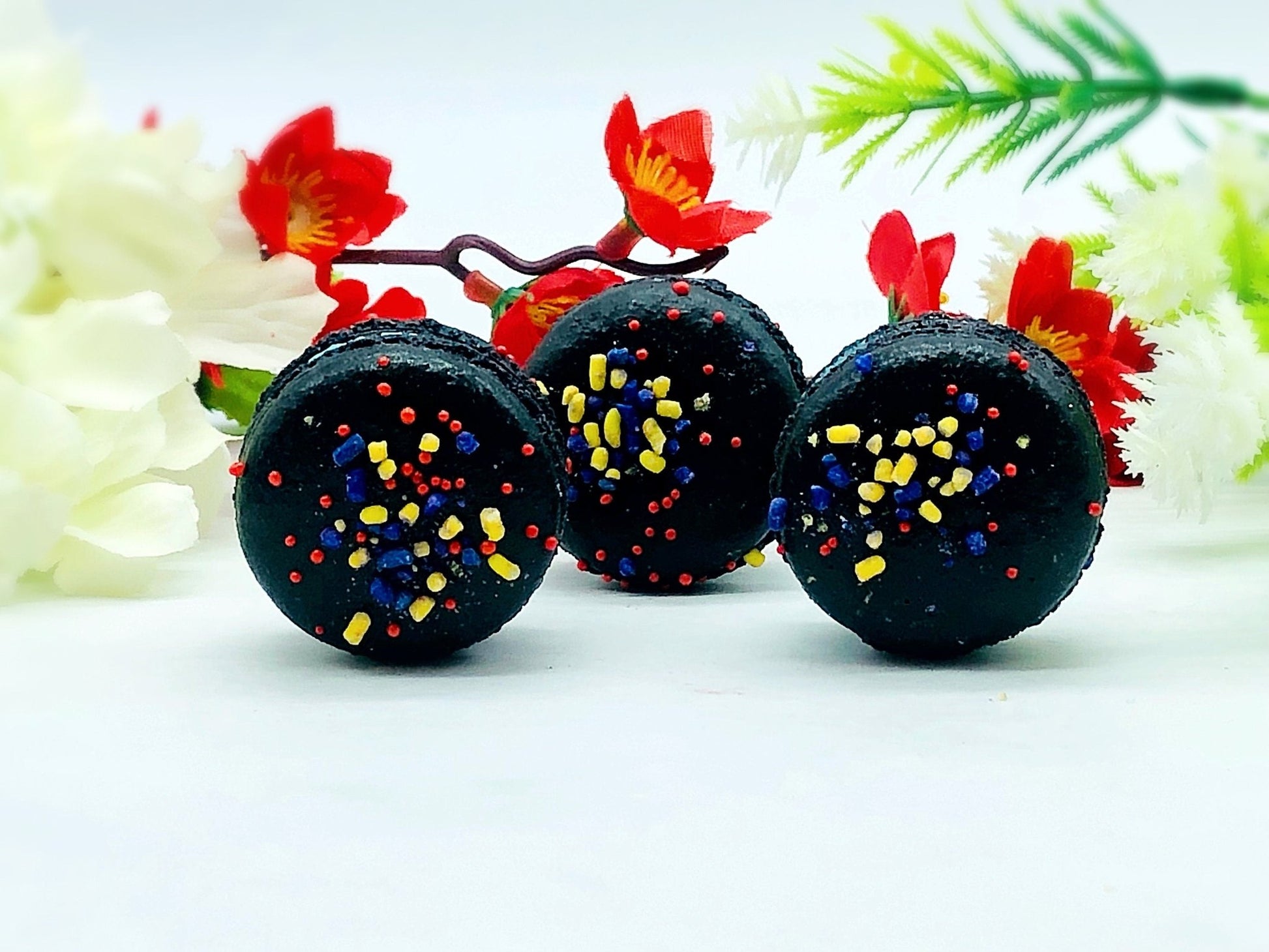Humming Bird Macarons| Perfect for your next holiday feast. - Macaron Centrale6 pack