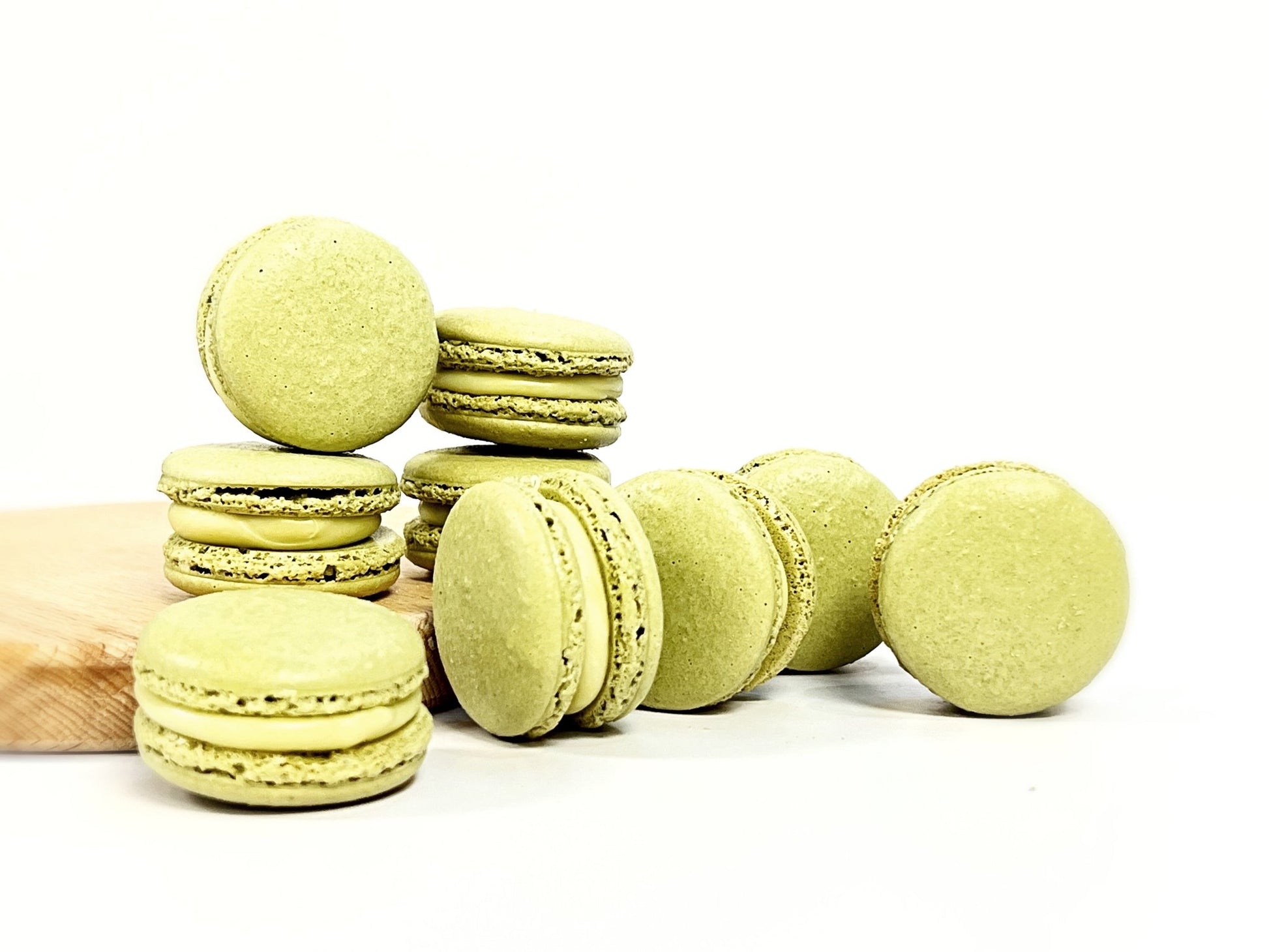 Lemon Ganache Lavender French Macarons | Perfect for your next holiday feast. - Macaron Centrale
