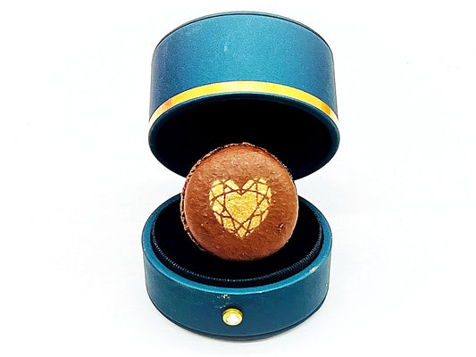 Luxe Mac | French Macarons with Heart Cut Airbrush | Available in 6, 12 and 24 Pack - Macaron CentraleBlackberry6 Pack