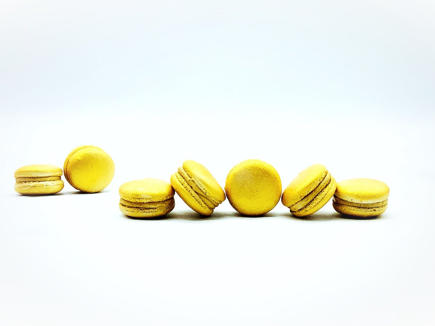 Luxe Mac | Gold Macarons | Ideal for celebratory events. - Macaron Centrale6 Pack