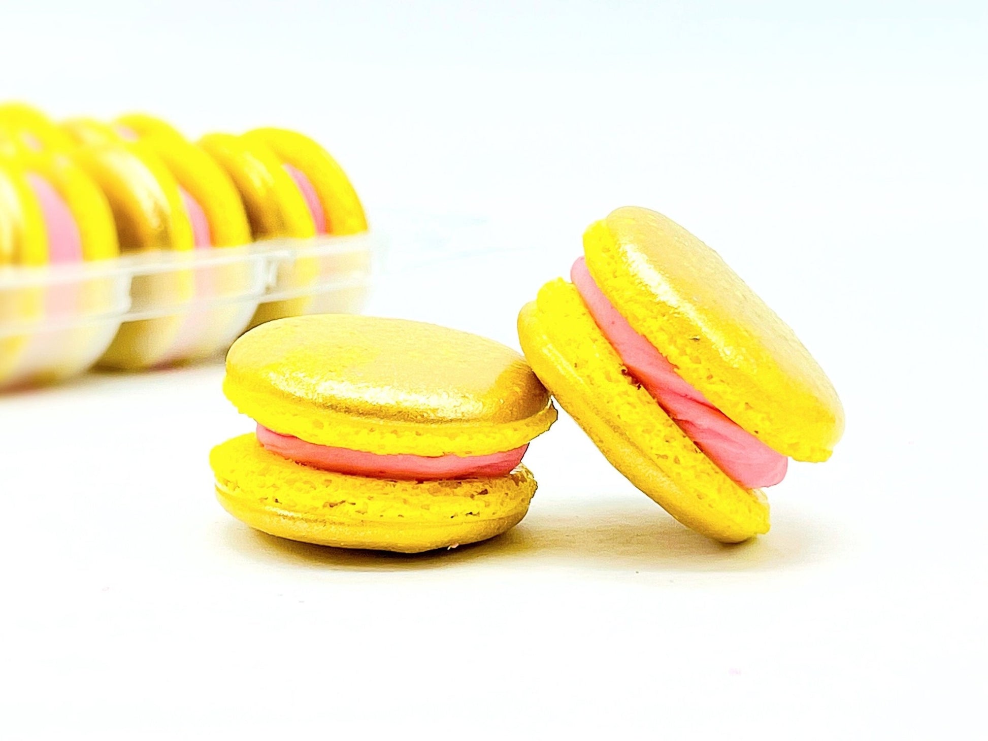 Luxe Mac | Gold Raspberry French Macaron | Available in 6, 12 and 24 Pack - Macaron Centrale6 Pack