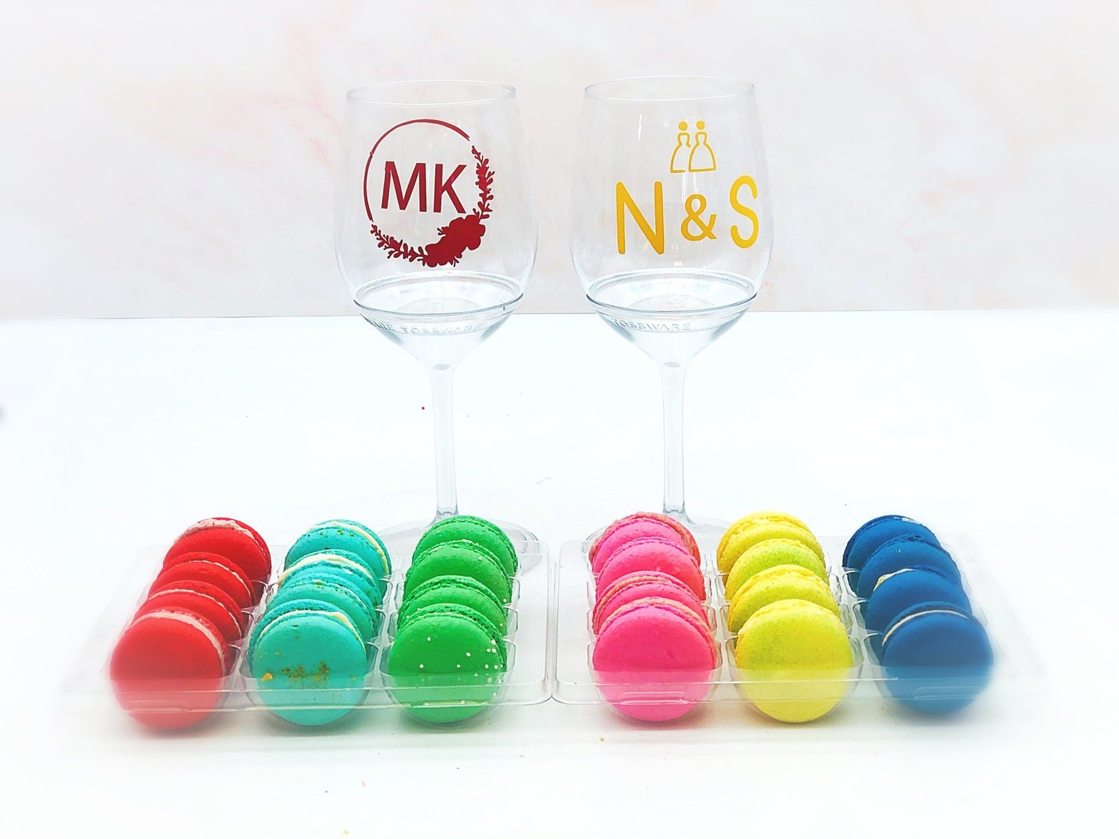 Macarons gift set with customizable stem wine glass | perfect for your next virtual party - Macaron CentraleGoldRegular (24 Pack)