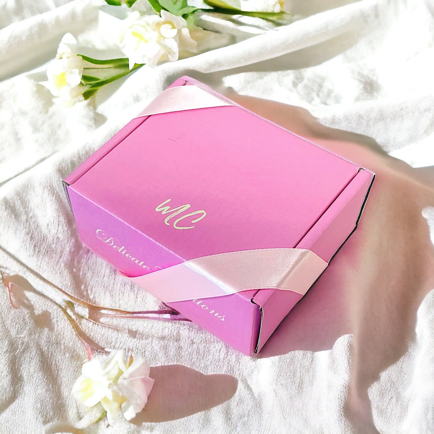 Mother's Day Gift Box French Macarons | 6, 12 & 24 Pack | a perfect gift for moms - Macaron Centrale6 Pack
