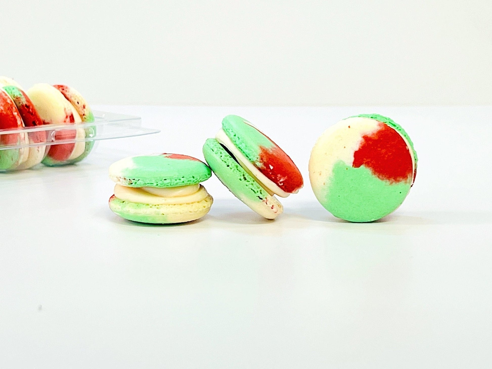 Pineberry French Macaron | Available in 6 , 12 & 24 Pack - Macaron Centrale6 Pack