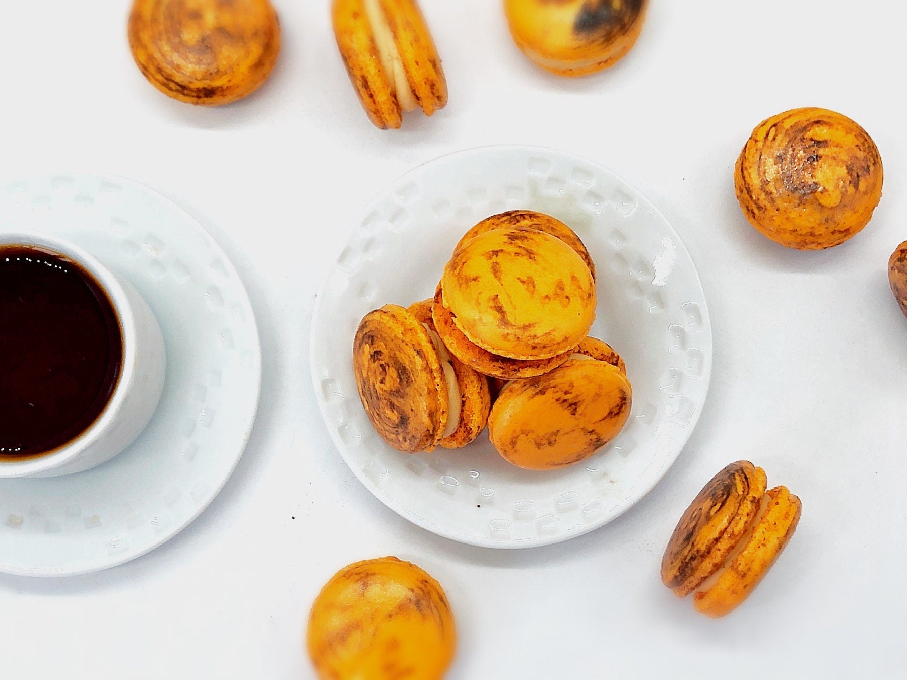 Thai Tea Macarons (6 pack) - Macaron Centrale