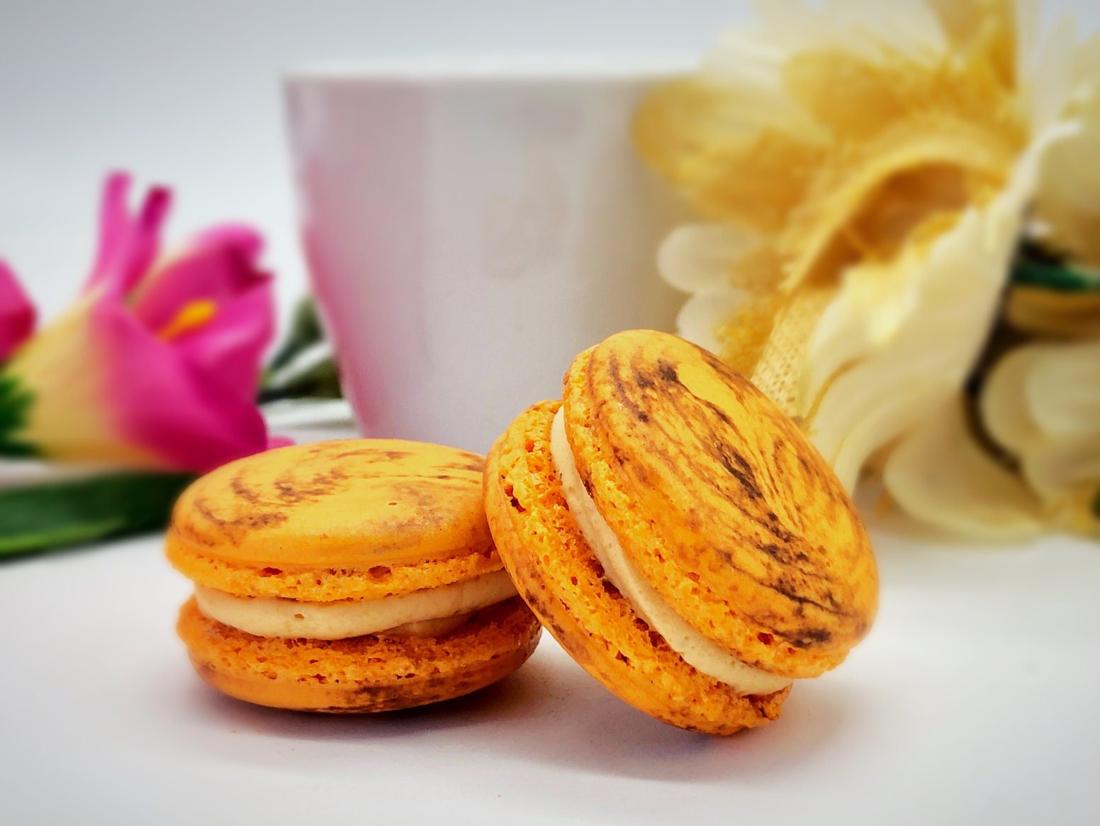Thai Tea Macarons (6 pack) - Macaron Centrale