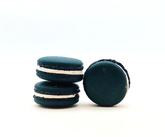 Vegan Blackcurrant Macarons - Macaron Centrale4 Pack
