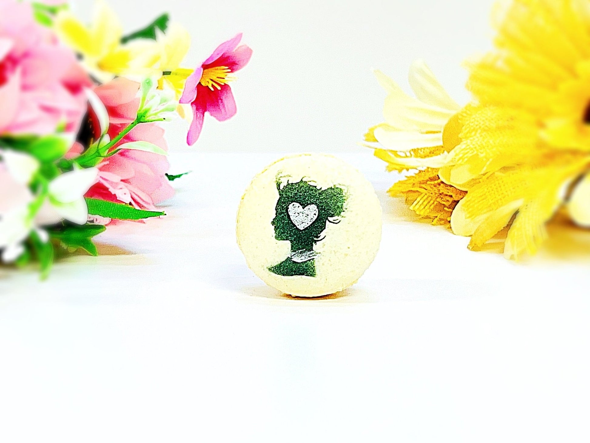 Women Love French Macaron Set | Customizable Your Own Flavors | a perfect gift for your loved ones. - Macaron Centrale12 PackGold