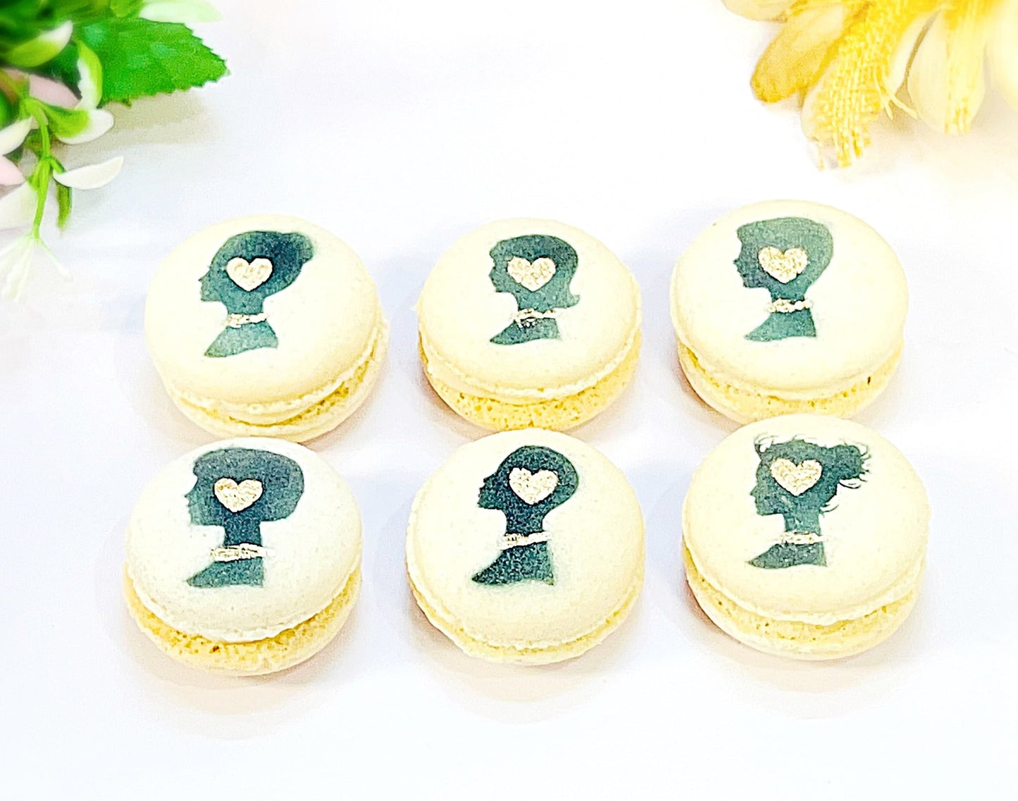 Women Love French Macaron Set | Customizable Your Own Flavors | a perfect gift for your loved ones. - Macaron Centrale12 PackGold