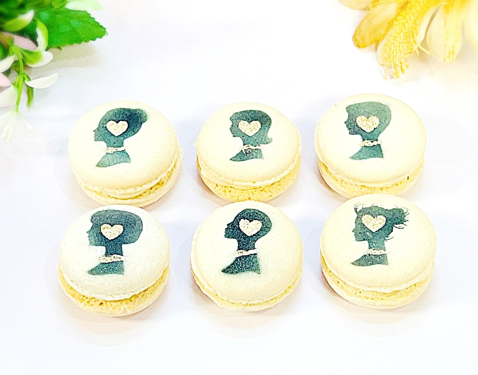 Women Love French Macaron Set | Customizable Your Own Flavors | a perfect gift for your loved ones. - Macaron Centrale12 PackGold